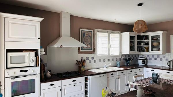 Maison 225 m² + studio sur 1 100 m² de terrain