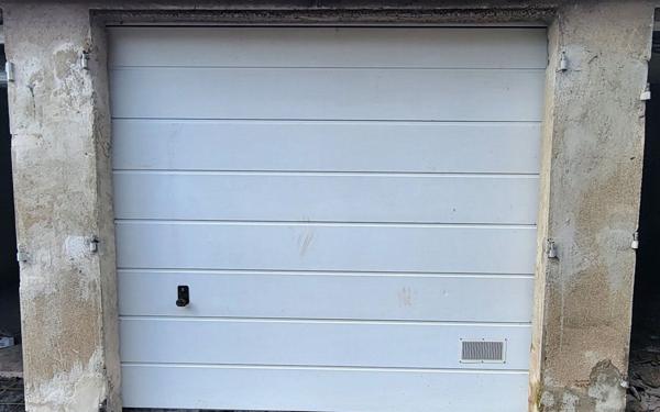 Stationnement à louer    Le Creusot