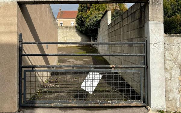 Stationnement à louer    Le Creusot