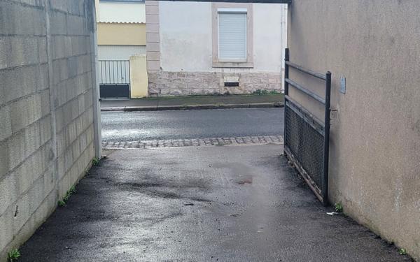 Stationnement à louer    Le Creusot