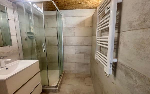 Appartement à vendre    2 pièces • 44 m2 Pierrefeu-du-Var