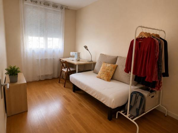 Appartement
                                                                                                                                                                                                                                                                                                                        3 pièce(s)                                                                                                                                                                                                          2 chambre(s)                                                                                                                                                                                                          70.6  m²