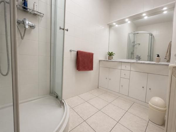 Appartement
                                                                                                                                                                                                                                                                                                                        3 pièce(s)                                                                                                                                                                                                          2 chambre(s)                                                                                                                                                                                                          70.6  m²