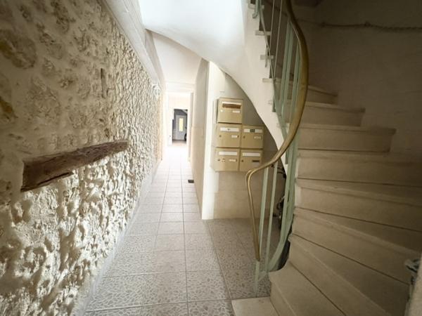 Appartement
                                                                                                                                                                                                                                                                                                                        3 pièce(s)                                                                                                                                                                                                          2 chambre(s)                                                                                                                                                                                                          70.6  m²