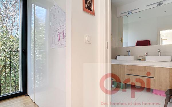 Maison à vendre    7 pièces • 211 m2 Issy-les-Moulineaux