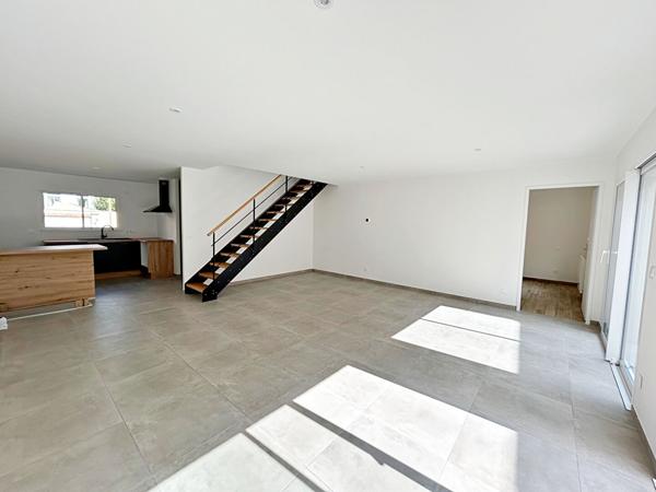 Maison Neuve (2025) à vendre - 4 pièces, 3 chambres - Hyper centre de Roanne