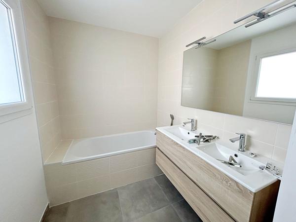 Maison Neuve (2025) à vendre - 4 pièces, 3 chambres - Hyper centre de Roanne