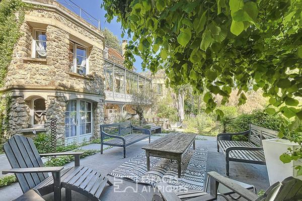 Maison ancienne de caractère avec piscine et lavoir d’époque à Jouars-Pontchartrain