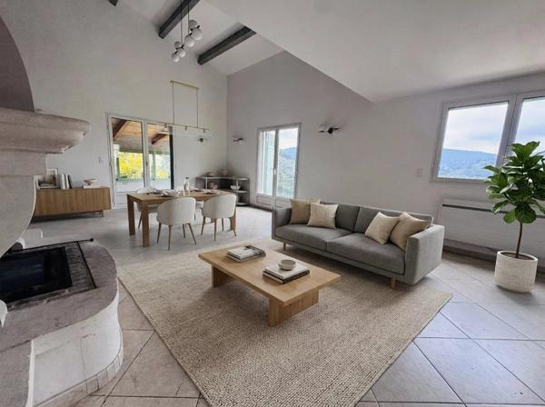 Vente                                                      Villa
                        
                     4 pièces                      146 m2                     à Cantaron