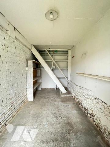 Maison à renover comprenant : Une entrée, une cuisine, un séjour, un WC, une chambre.
Annexes ...