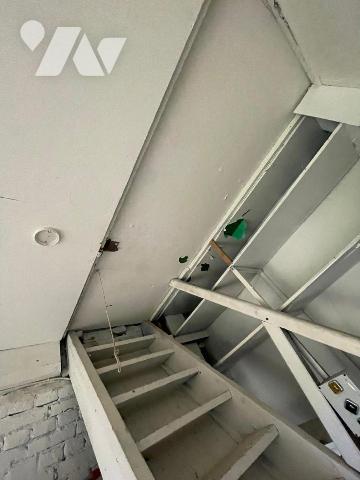 Maison à renover comprenant : Une entrée, une cuisine, un séjour, un WC, une chambre.
Annexes ...