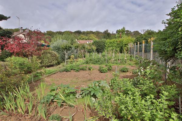 TERRAIN constructible à LINAS de 384m2