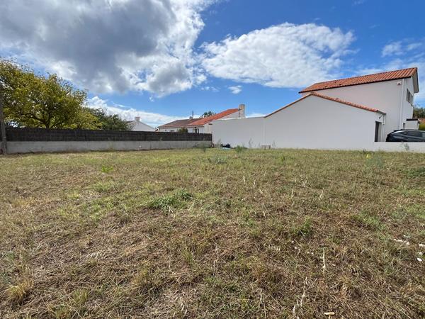 Terrain à batir - 450 m² - Libre de constructeur- SAINT HILAIRE DE RIEZ