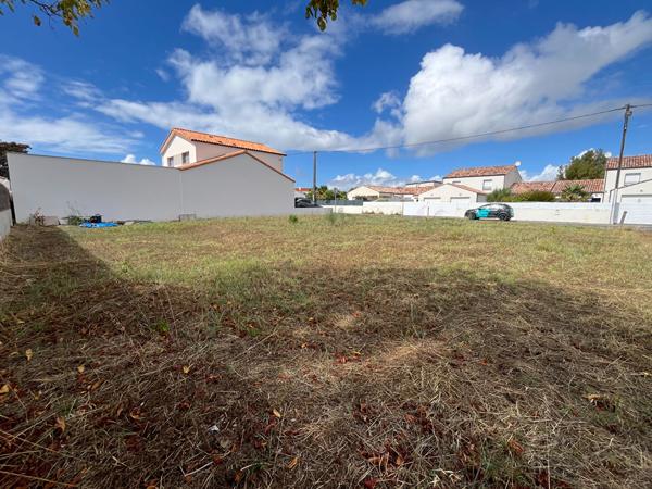 Terrain à batir - 450 m² - Libre de constructeur- SAINT HILAIRE DE RIEZ
