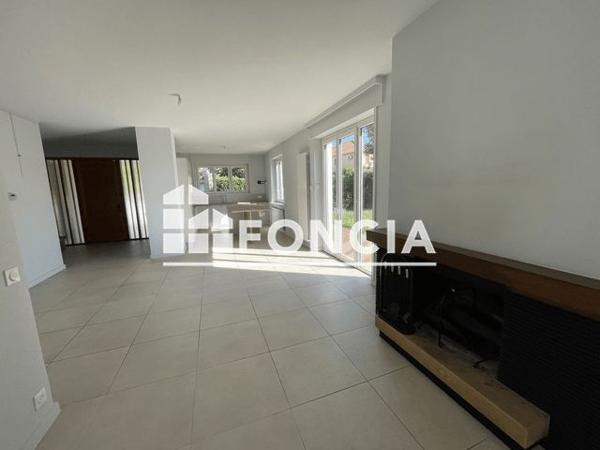 Location Maison 5 pièces 165 m² - 3 RUE HELENE Neuville Sur Saone 69250