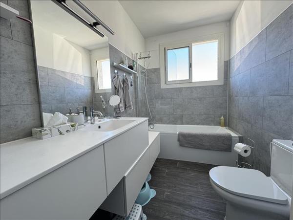 Maison à vendre |  Saint-Jean |  9 pièces | 267 m²