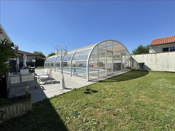 Maison à vendre |  Saint-Jean |  9 pièces | 267 m²
