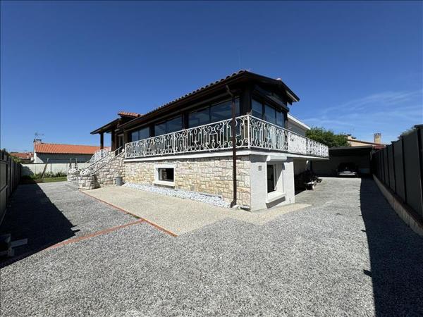 Maison à vendre |  Saint-Jean |  9 pièces | 267 m²