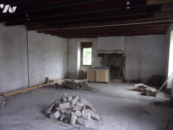 RUFFIAC, en campane, maison de village à rénover.