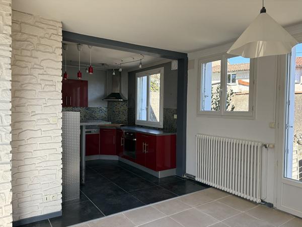 Maison 5 pièces à louer à Bressuire avec jardin et garage