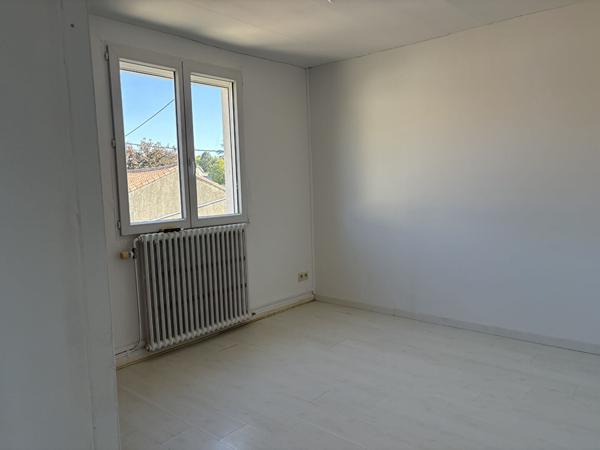 Maison 5 pièces à louer à Bressuire avec jardin et garage