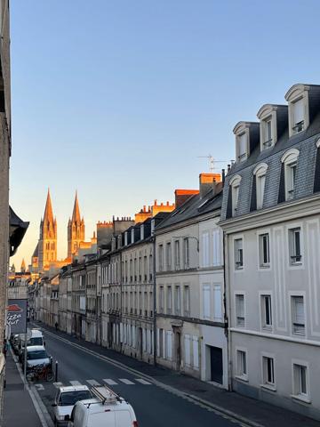 CAEN CENTRE - 2PP MEUBLE en TRES BON ETAT AVEC BALCON
