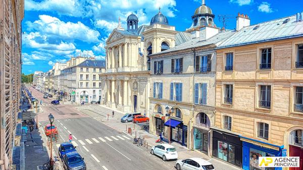Versailles Notre-Dame Appartement 5 pièces 148 M² situé au 2ème étage d'un immeuble ancien avec cave et chambre de service de 17.73 m² au sol en option €1 210 000 ** - Référence 25766