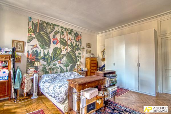 Versailles Notre-Dame Appartement 5 pièces 148 M² situé au 2ème étage d'un immeuble ancien avec cave et chambre de service de 17.73 m² au sol en option €1 210 000 ** - Référence 25766