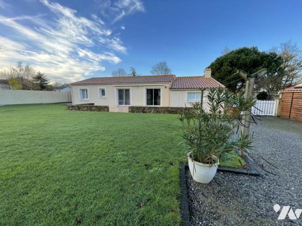 CENTRE BOURG MAISON 4 CHAMBRES SUR BELLE PARCELLE DE PLUS DE 1000 M² AVEC DEPENDANCE