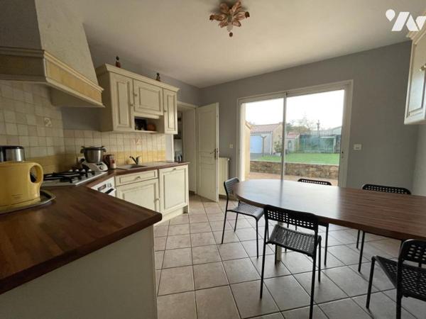 CENTRE BOURG MAISON 4 CHAMBRES SUR BELLE PARCELLE DE PLUS DE 1000 M² AVEC DEPENDANCE