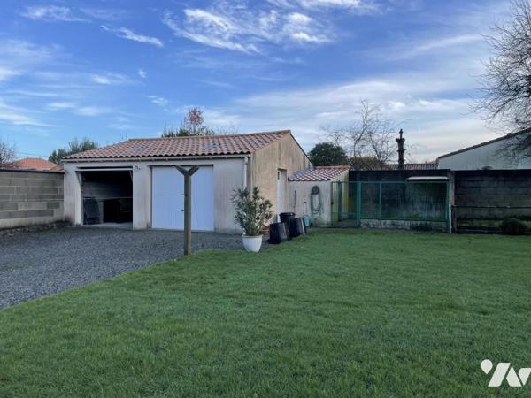 CENTRE BOURG MAISON 4 CHAMBRES SUR BELLE PARCELLE DE PLUS DE 1000 M² AVEC DEPENDANCE