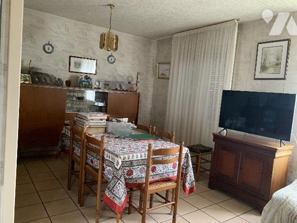 Une maison à usage d'habitation.