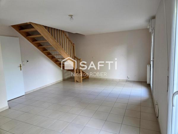 Maison individuelle non mitoyenne trois chambres, garage, jardin clos proche toutes commodités