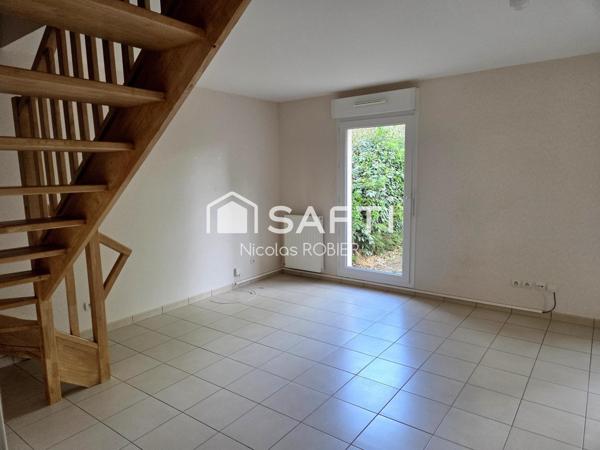 Maison individuelle non mitoyenne trois chambres, garage, jardin clos proche toutes commodités