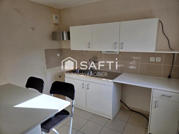 Maison individuelle non mitoyenne trois chambres, garage, jardin clos proche toutes commodités