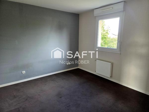 Maison individuelle non mitoyenne trois chambres, garage, jardin clos proche toutes commodités