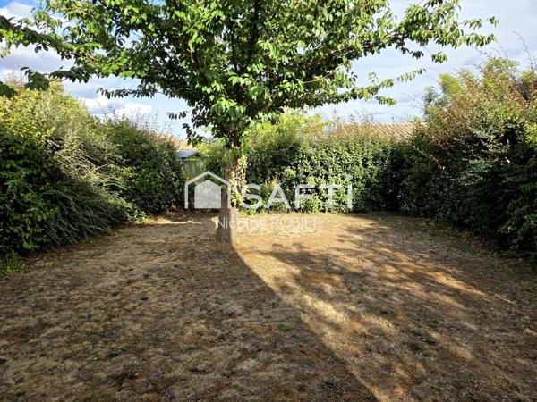 Maison individuelle non mitoyenne trois chambres, garage, jardin clos proche toutes commodités
