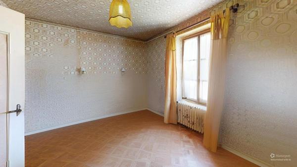 Maison avec dépendances et terrain constructible à Toury