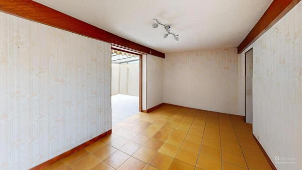 Maison avec dépendances et terrain constructible à Toury