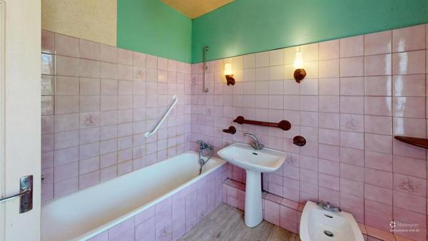 Maison avec dépendances et terrain constructible à Toury