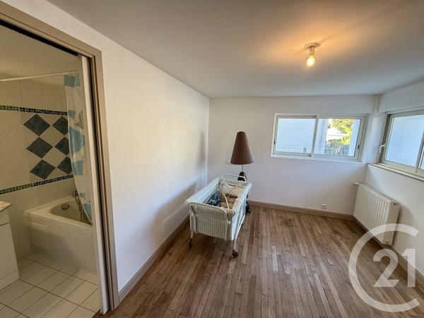 Maison à vendre  8 pièces - 200 m 2   SAUJON  - 17