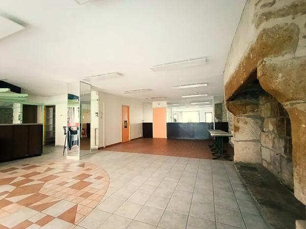 Immeubles de 344m² + dépendances. Idéal investissement locatif