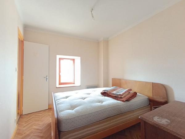 Immeubles de 344m² + dépendances. Idéal investissement locatif