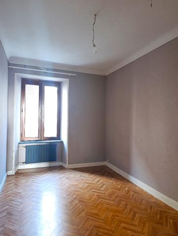 Immeubles de 344m² + dépendances. Idéal investissement locatif