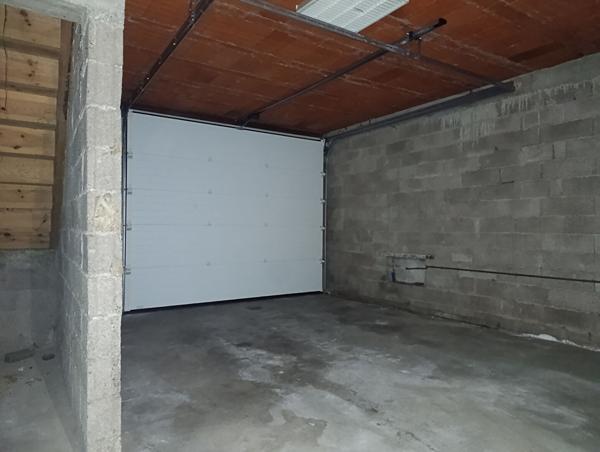 Immeubles de 344m² + dépendances. Idéal investissement locatif