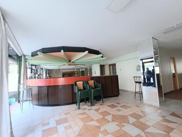 Immeubles de 344m² + dépendances. Idéal investissement locatif