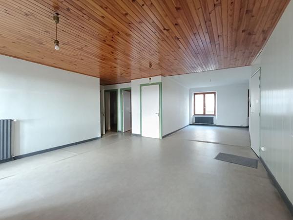 Immeubles de 344m² + dépendances. Idéal investissement locatif