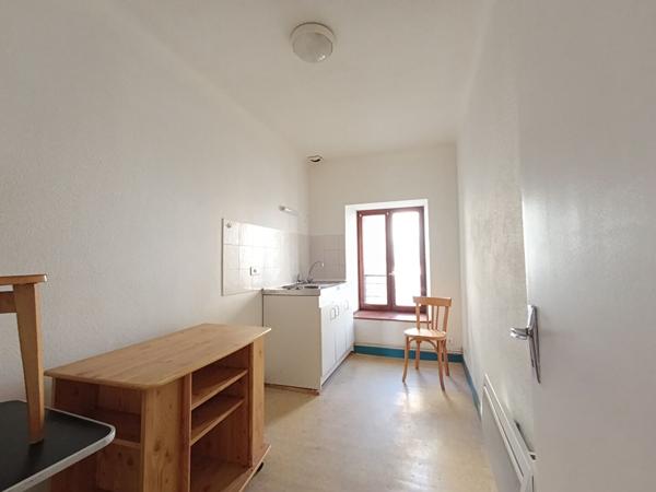 Immeubles de 344m² + dépendances. Idéal investissement locatif