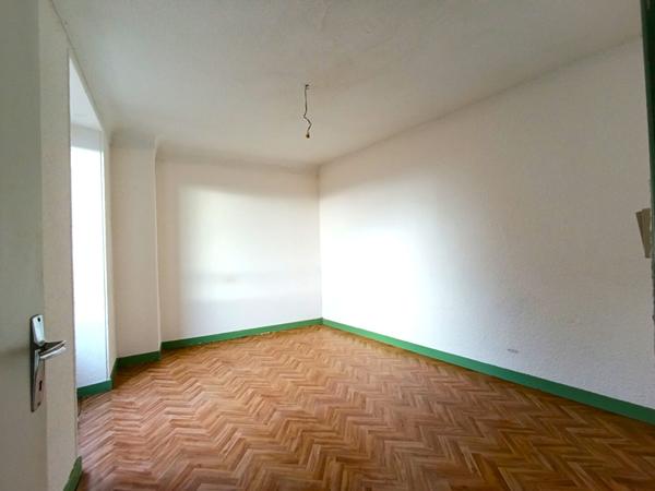 Immeubles de 344m² + dépendances. Idéal investissement locatif