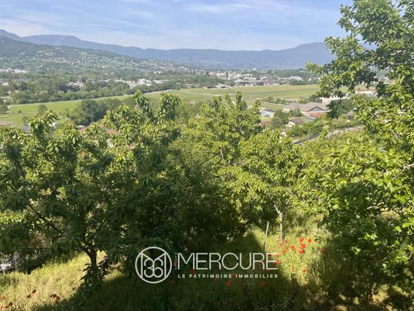 Terrain constructible à Challes-les-Eaux
